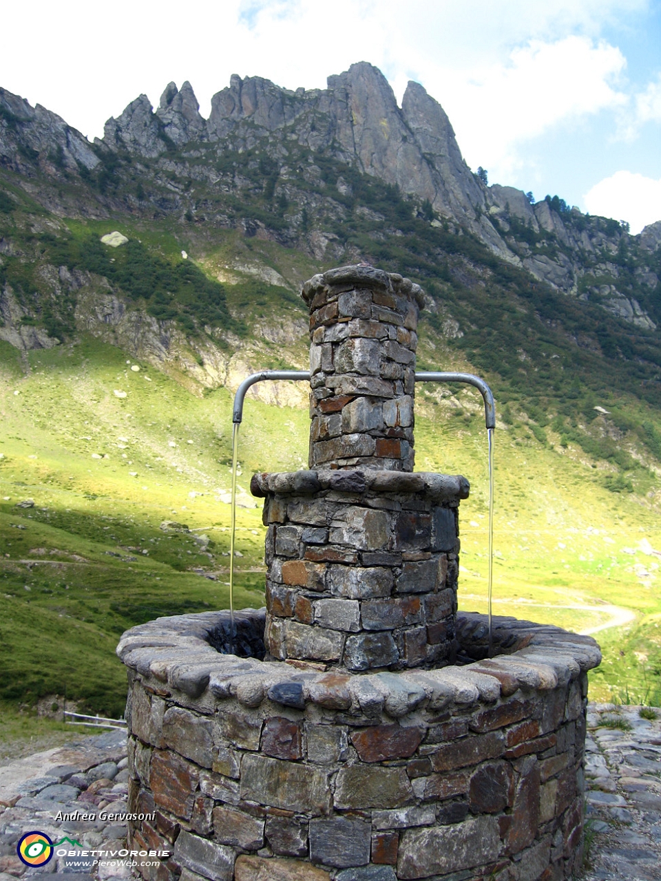 06 la fontana del rifugio Salmurano.jpg